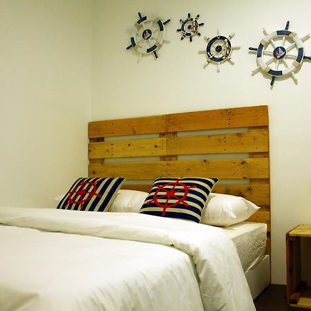 Roof Talk Theme Hostel Джохор-Бару Номер фото