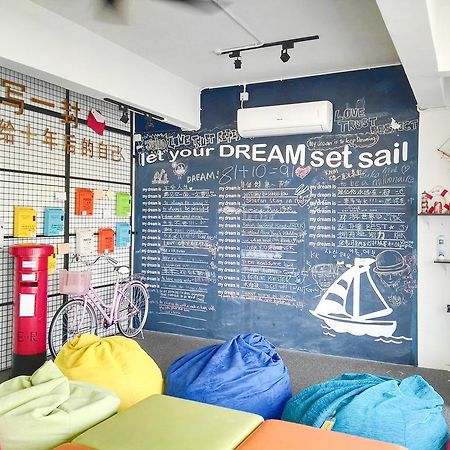 Roof Talk Theme Hostel Джохор-Бару Екстер'єр фото