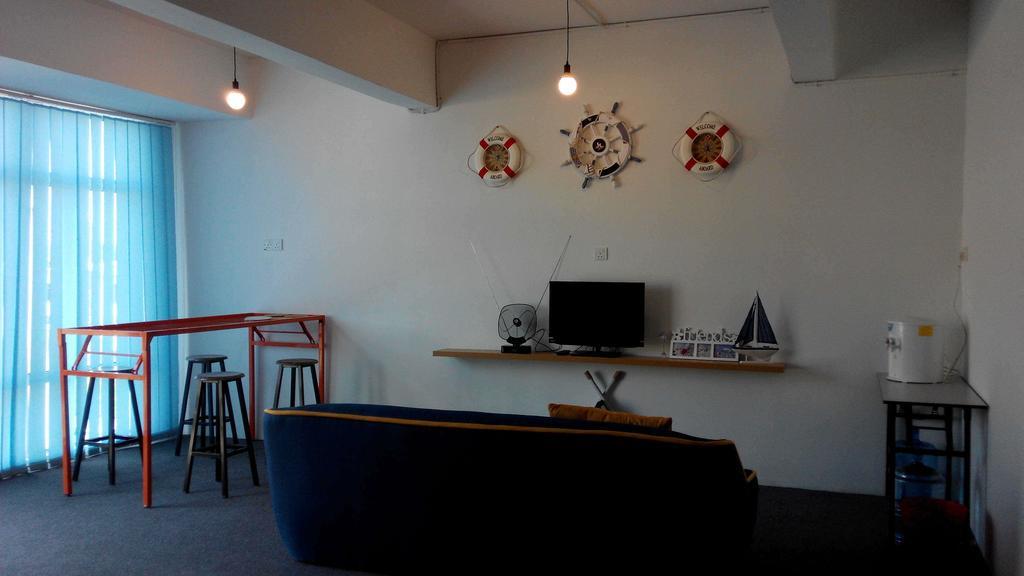 Roof Talk Theme Hostel Джохор-Бару Екстер'єр фото