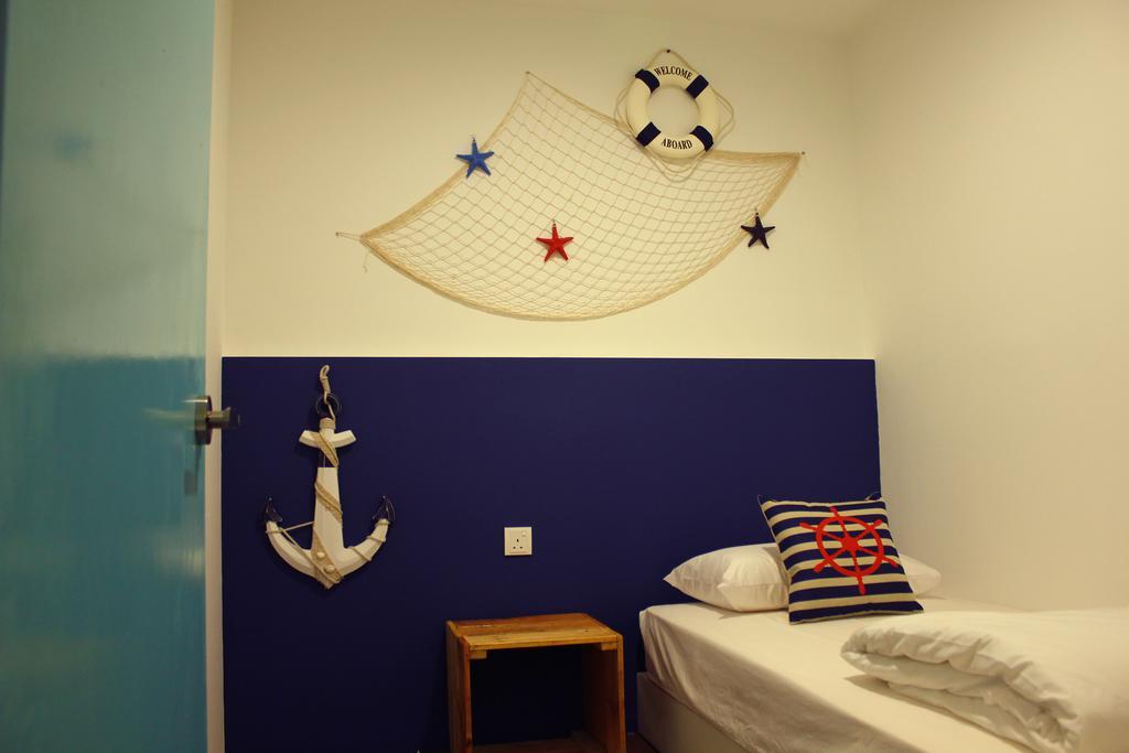 Roof Talk Theme Hostel Джохор-Бару Номер фото