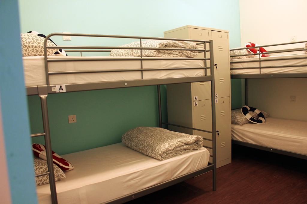 Roof Talk Theme Hostel Джохор-Бару Номер фото