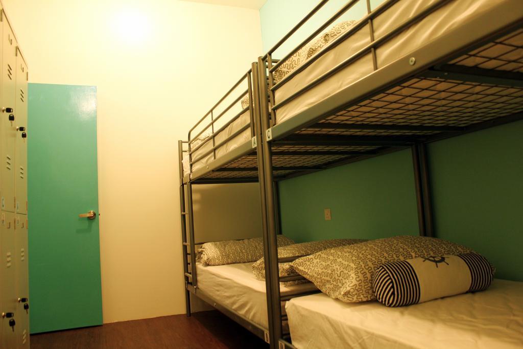 Roof Talk Theme Hostel Джохор-Бару Номер фото