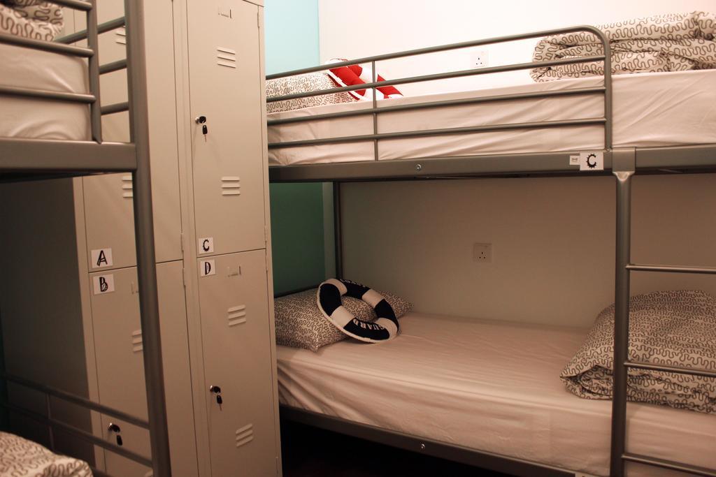 Roof Talk Theme Hostel Джохор-Бару Номер фото