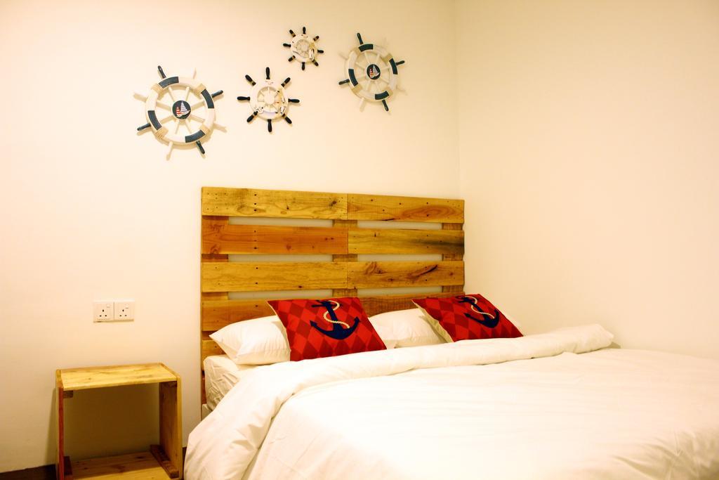 Roof Talk Theme Hostel Джохор-Бару Номер фото