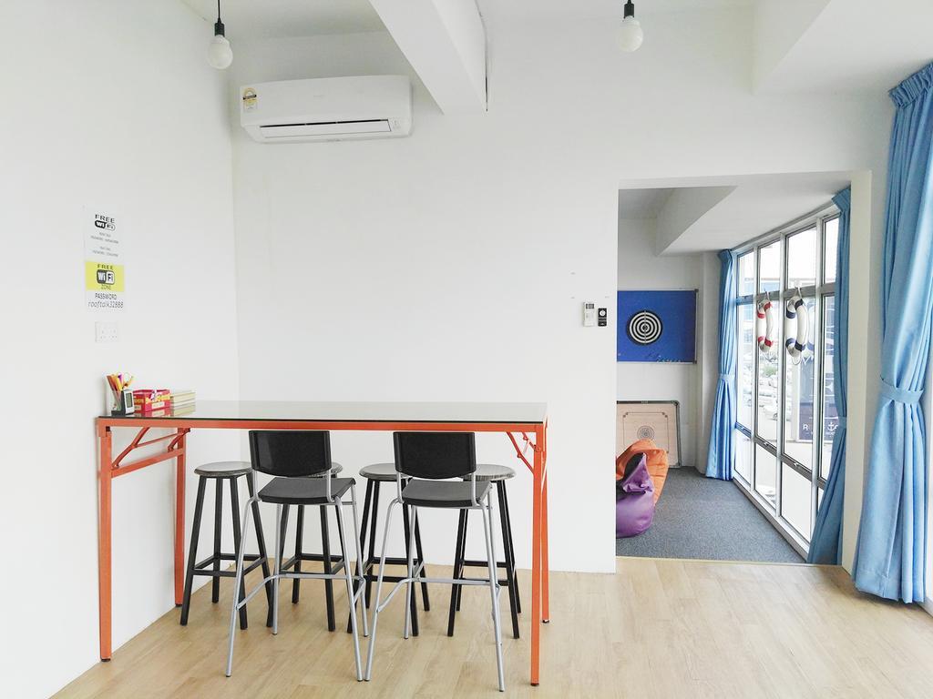 Roof Talk Theme Hostel Джохор-Бару Екстер'єр фото