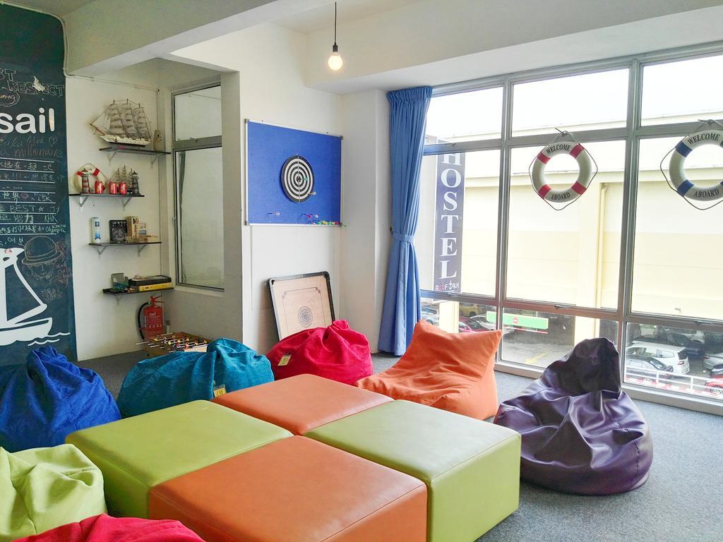 Roof Talk Theme Hostel Джохор-Бару Екстер'єр фото